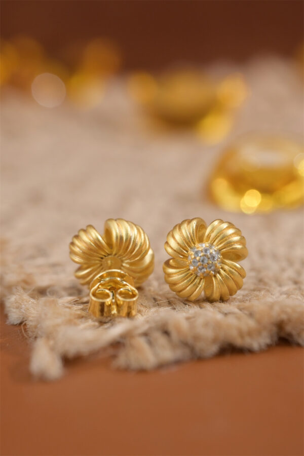 Vintage velvet earrings - Image 3