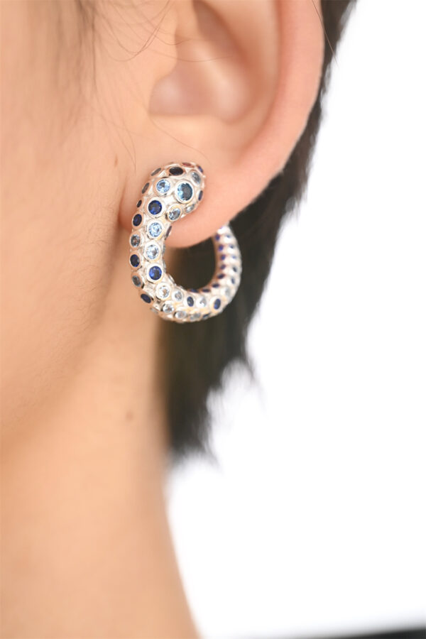 Advanced sensory disc snake earrings